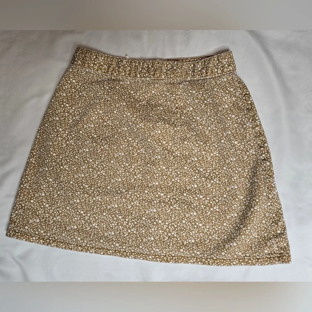 Kimchi Blue Tan Floral Mini Skirt – Button-Up Jean Style, Size 4 🌼 - Picture 4 of 5